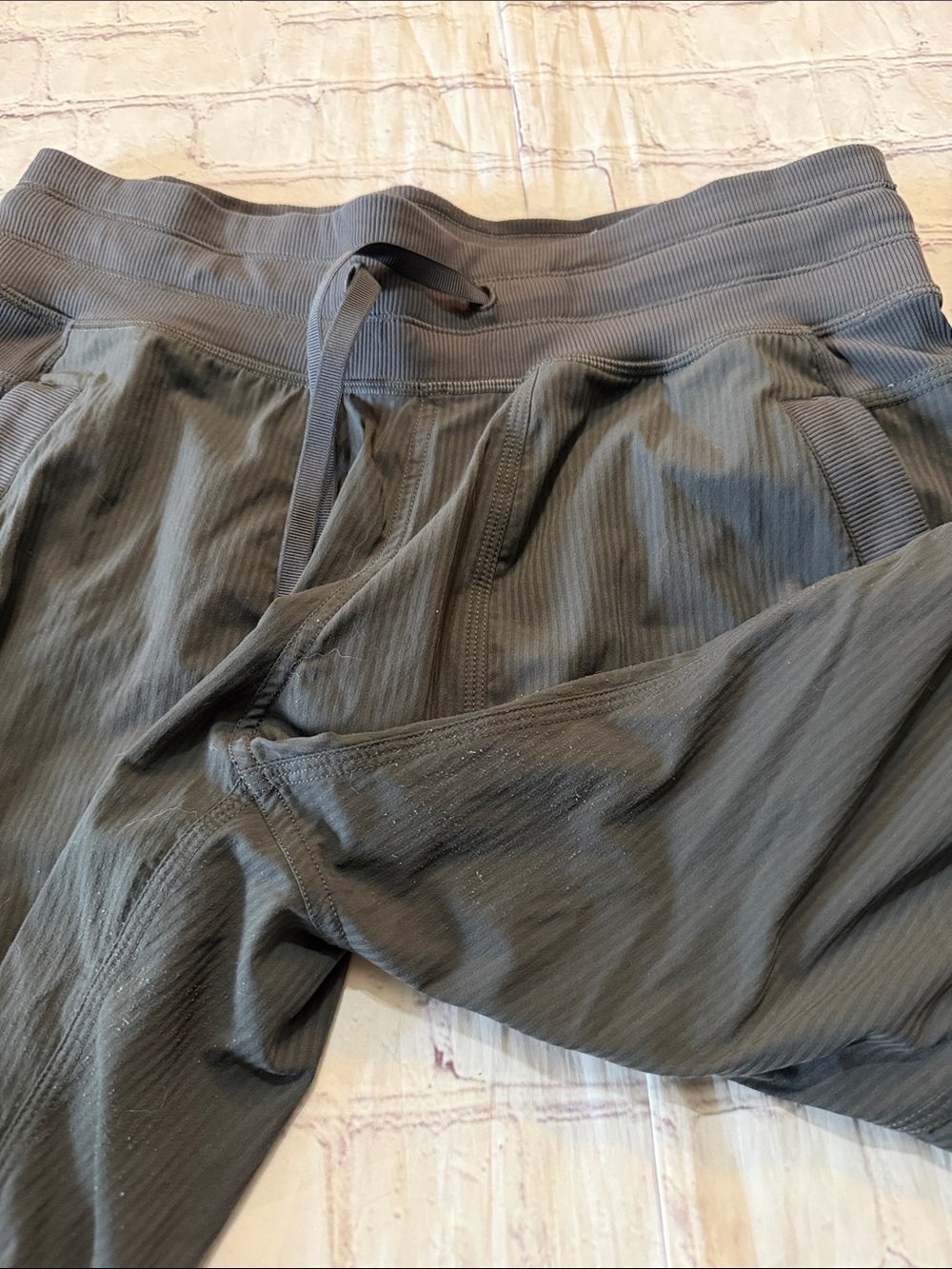 Lululemon Dance Studio Mid-Rise Pant *Short Graphite Grey Size 6 - Picture 9 of 9